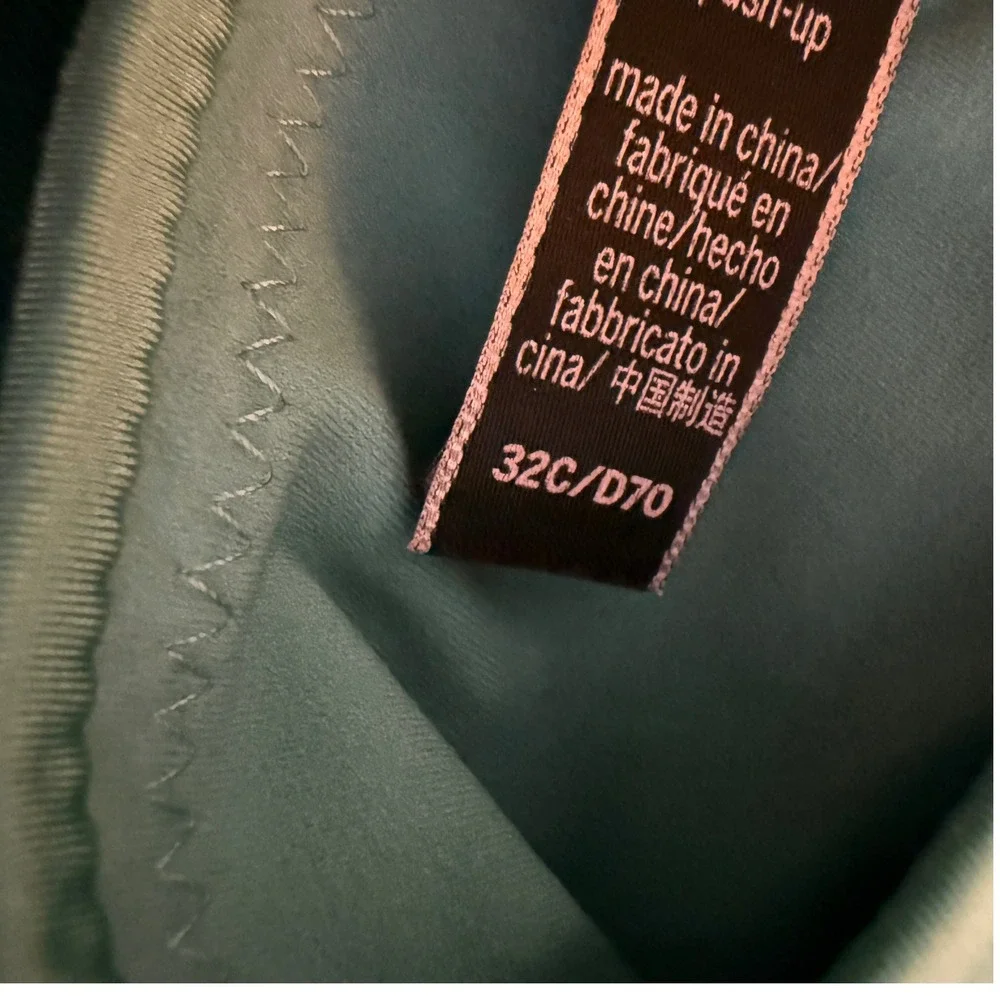 Victoria's Secret Very Sexy Push Up Bra Light Blue‎ Lace Trim 32C